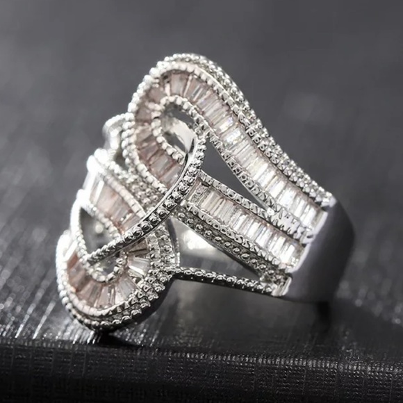 STERLING SILVER DIAMOND RING, CUTE RING, SHINY RING. - Picture 2 of 5